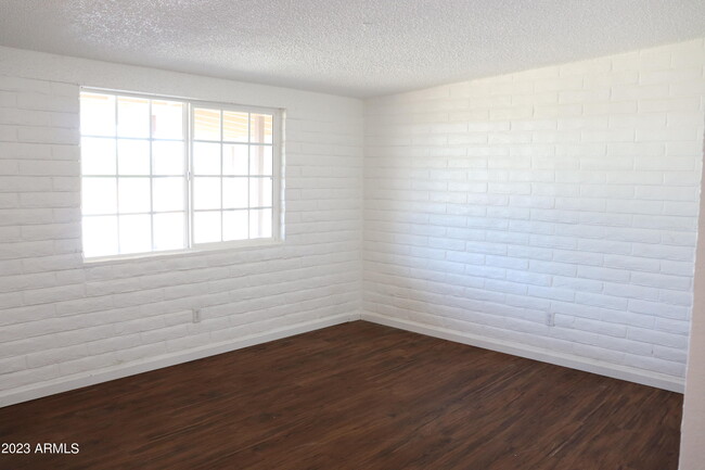 Building Photo - 1052 Chaparral Cir