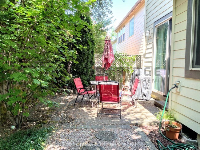 Building Photo - 14037 SW Walnut Creek Way