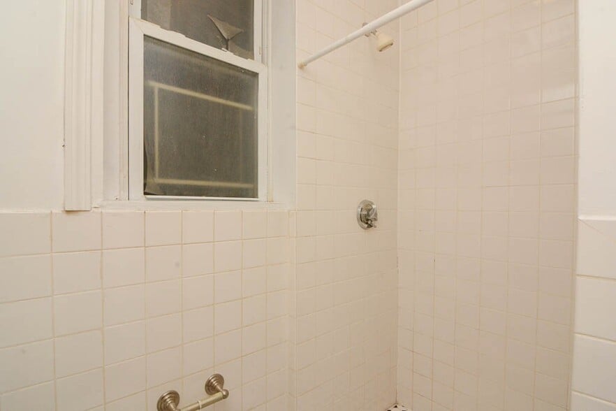 Building Photo - 2849 N Burling St