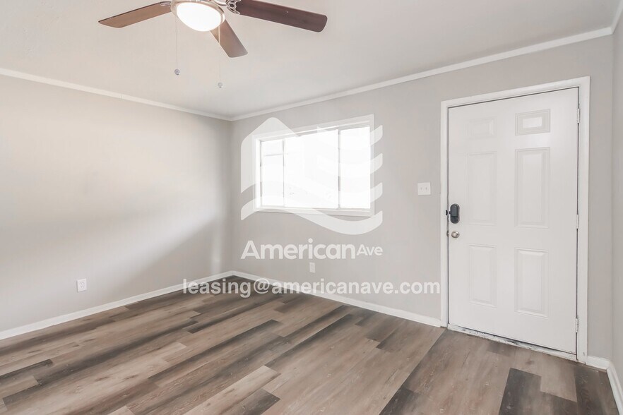 Building Photo - 4202 Snellings Dr