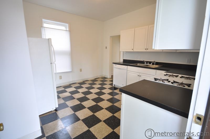 Kitchen - 399 E Oakland Ave