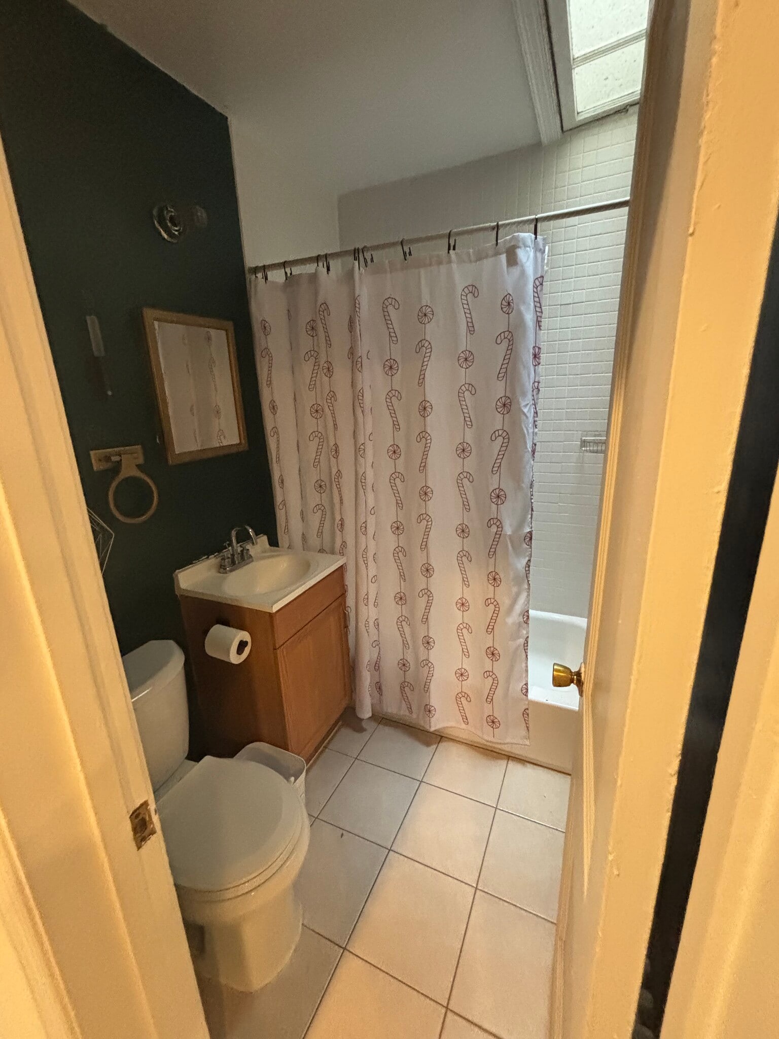 Building Photo - 1917 D St NE