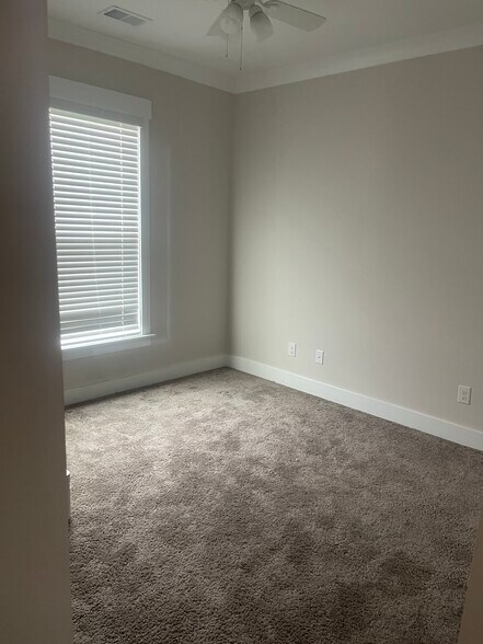 Building Photo - 143 Westfield Dr