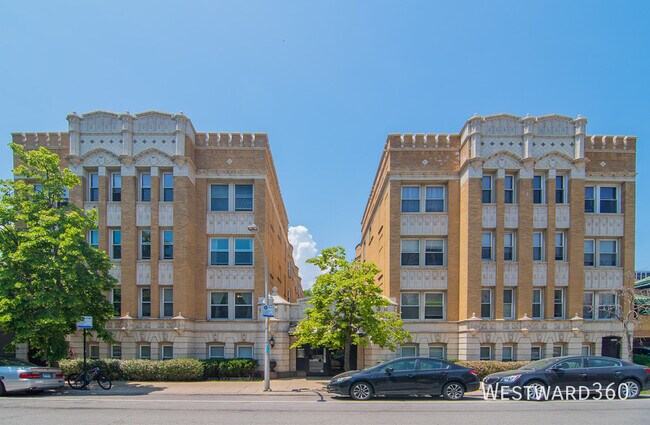 Primary Photo - 4240 N Clarendon Ave