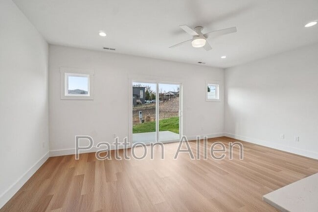 Building Photo - 7 Bolton St