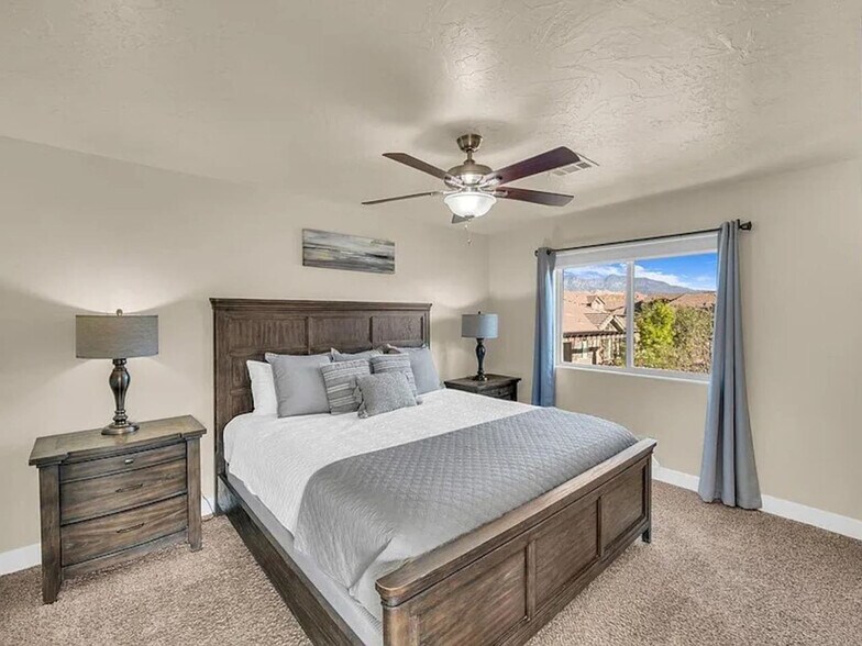 Building Photo - 4221 Torrey Pines Dr