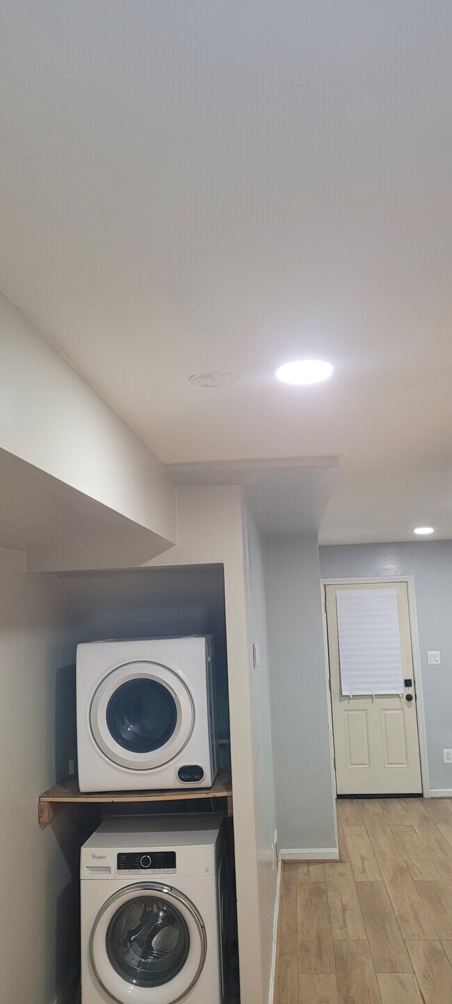 Building Photo - 1248 16th St NE