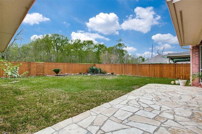 Building Photo - 28 Twin Valley Dr