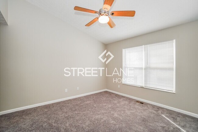 Building Photo - Large 3 BR attractive home is ready for mo...