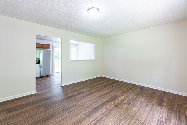 Building Photo - 320 Beechwood Dr