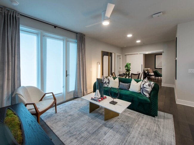 Building Photo - 510 W 20th St