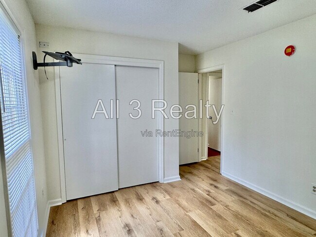 Building Photo - 2905 Willow Ln Dr