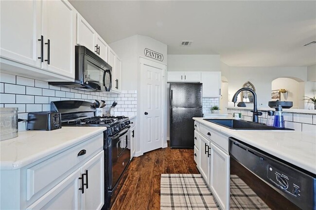 Building Photo - 436 Musgrav