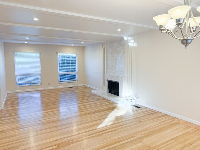 Building Photo - 6403 Tamalpais Ave