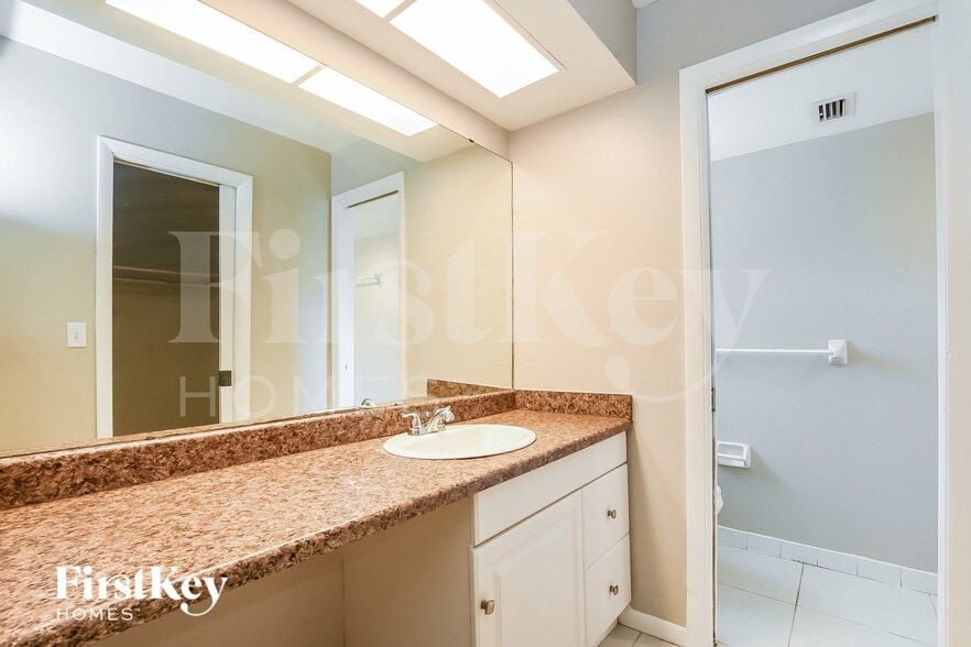 Building Photo - 409 Seville Ave