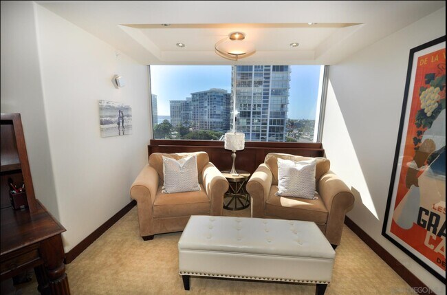 Building Photo - 1810 Avenida Del Mundo