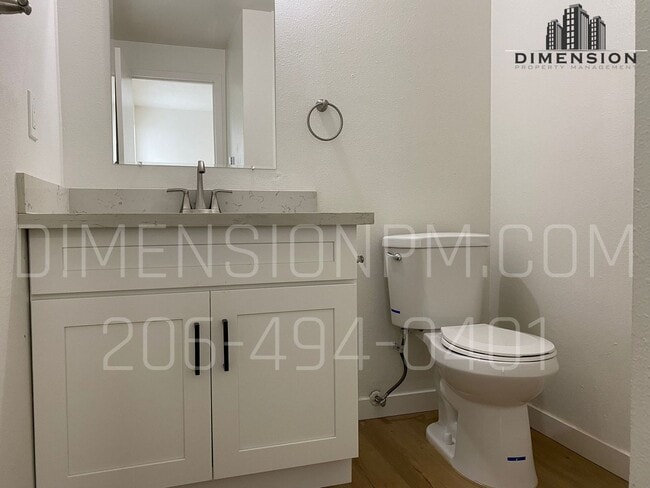 Building Photo - Stunning Renovated 2BR/1.5BA Duplex with A...