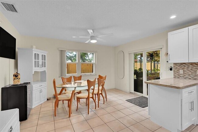 Building Photo - 4540 SW 26th Terrace