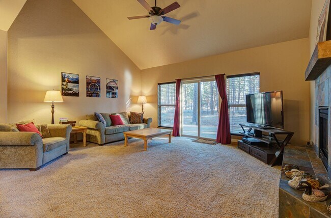 Building Photo - Seasonal Rental- Available through April 30, 2026