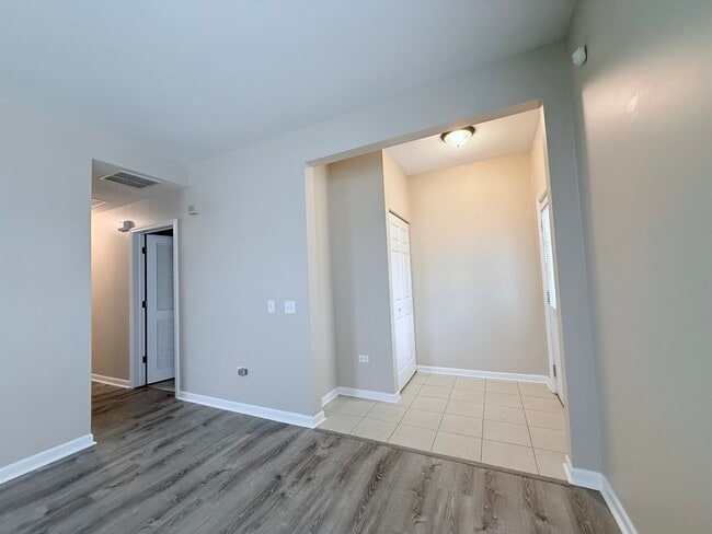 Building Photo - 3345 Bromley Ln