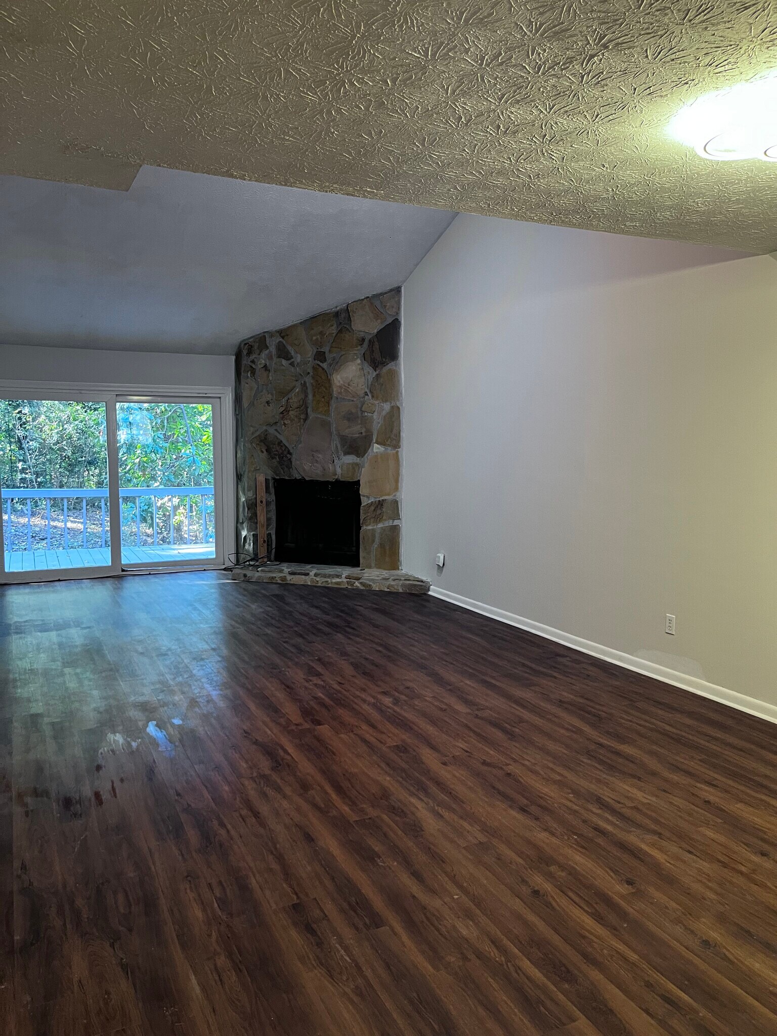 Building Photo - 2288 Paces Ferry Rd SE