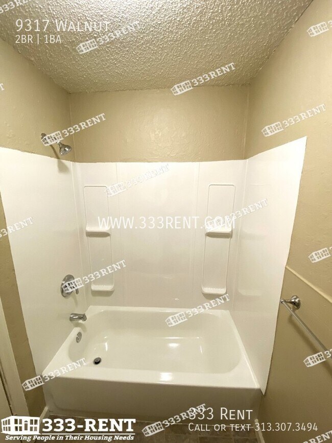 Building Photo - 9317 Walnut-