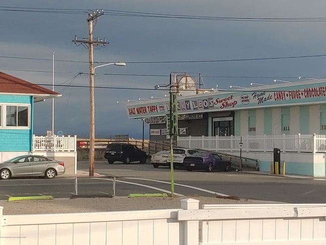 Building Photo - 24 Franklin Ave