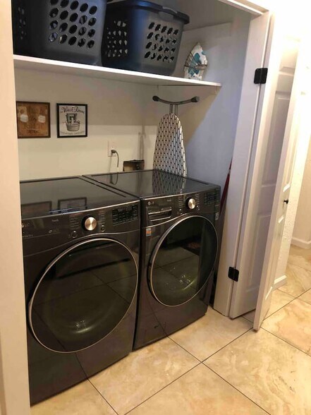 Building Photo - 12102 Carriage Ct SE