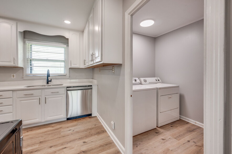 Building Photo - 176 Woodson Ln