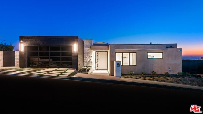 Building Photo - 1218 Coronado Dr