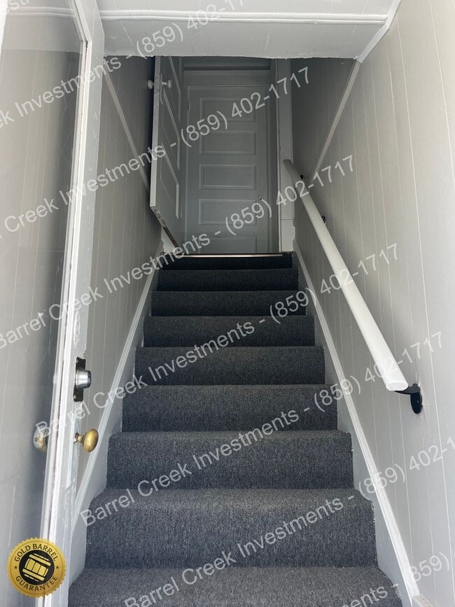 Building Photo - 224 E Poplar St