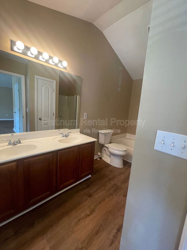 Building Photo - 6583 Silk Tree Pointe
