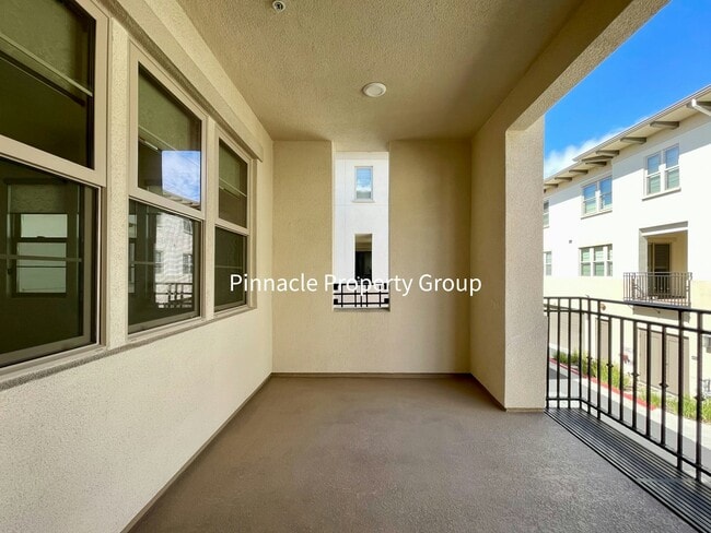 Building Photo - 1073 Foxglove Pl