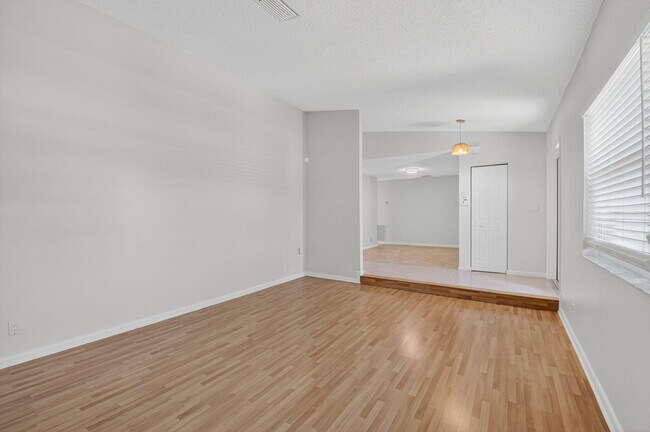 Building Photo - 17414 Spring Tree Ln