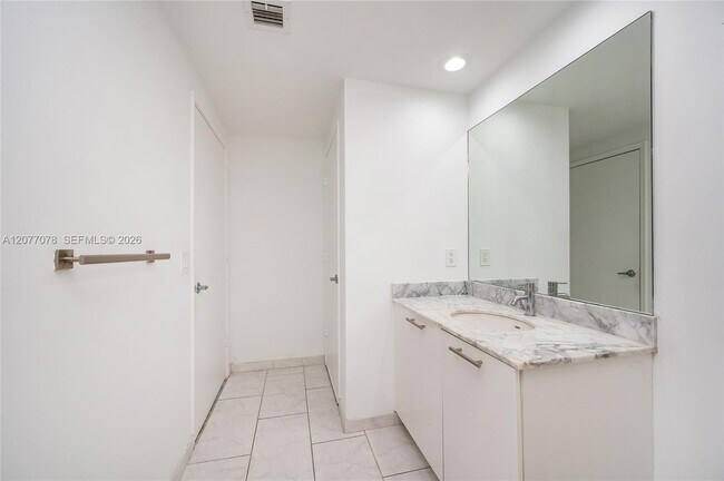 Building Photo - 951 Brickell Ave