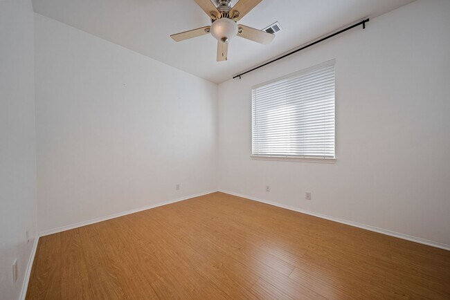 Building Photo - Cozy Stevenson Ranch Home on a Quiet Cul-De-Sac