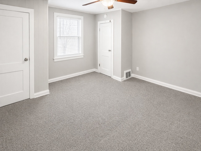 Building Photo - Updated Adorable 2 Bedroom Home