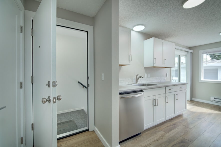 Building Photo - 13737 32nd Ave NE