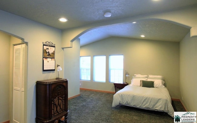 Building Photo - Charming 3-Bedroom Home Across from Orchard Park