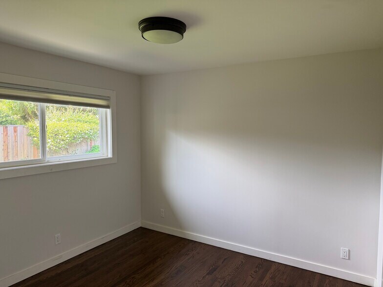 Building Photo - 850 Cherrystone Dr