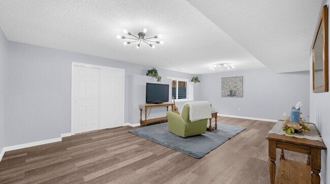 Building Photo - 15390 Paddington Cir