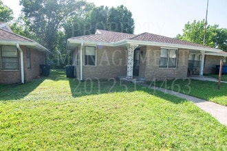 Building Photo - 2-Bedroom Duplex