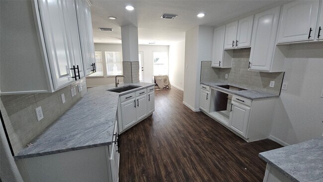 Building Photo - 21123 Amber Crossing Dr