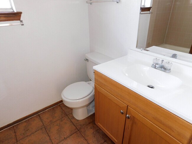 Building Photo - Swimming pool on property!