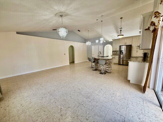 Building Photo - 125 SW Donna Terrace