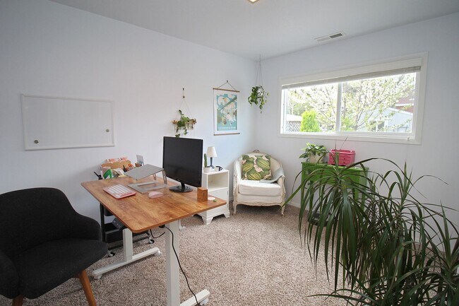 Building Photo - 205 NE 79th Ave