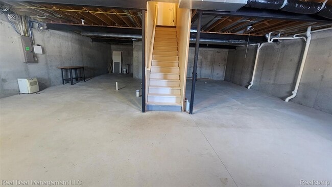 Building Photo - 6146 Lone Oak Cir