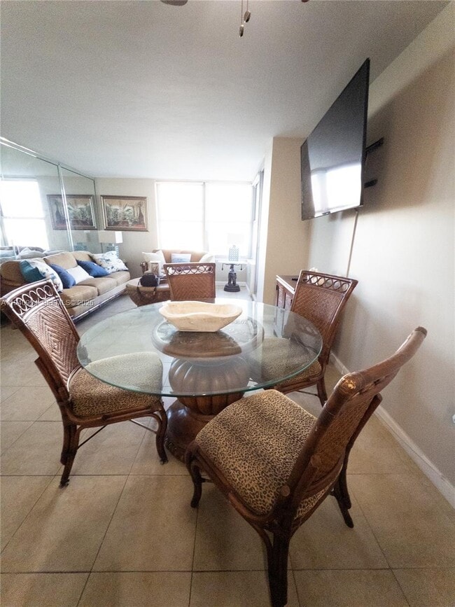 Building Photo - 2899 Collins Ave