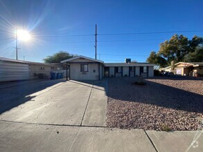 Building Photo - 4 Bedroom Close To Las Vegas Blvd. & North...