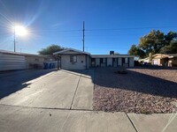 Building Photo - 4 Bedroom Close To Las Vegas Blvd. & North...